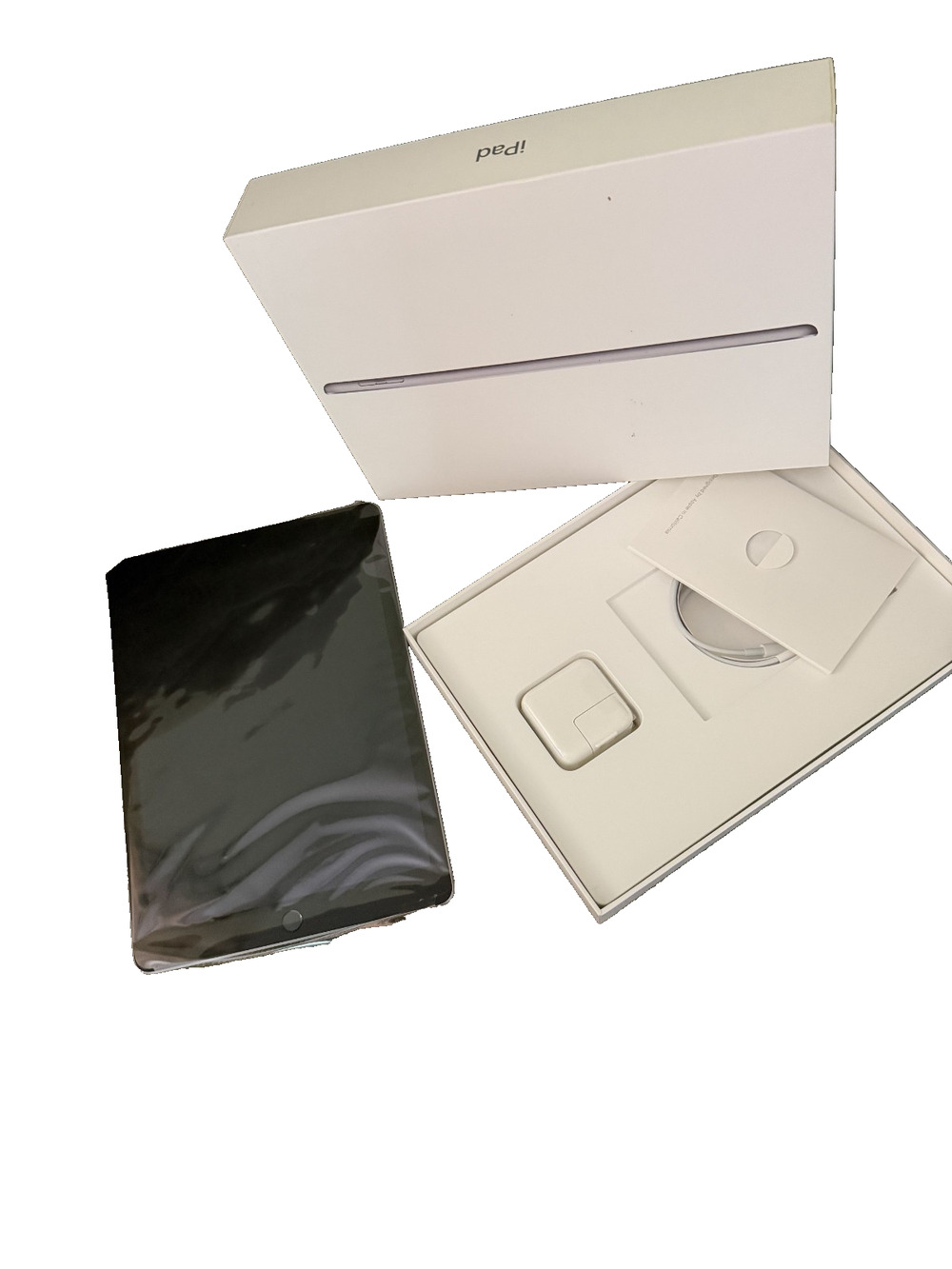Apple iPad (5th Generation) A1822 32 GB, Wi-Fi, 9.7 in - Space Gray